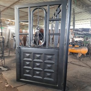 Portón metálico con lujo redondo